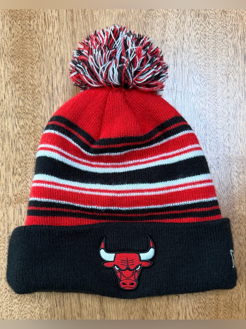 New Era - Chicago Bulls Beanie | Black + White & Red Stripes | One Size